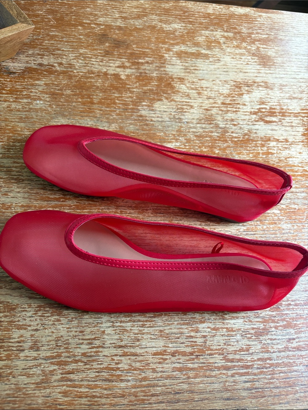 Like New Old Navy Red Mesh Women's Slip-On Ballet Flats Size 7 Trendy! - Picture 5 of 5